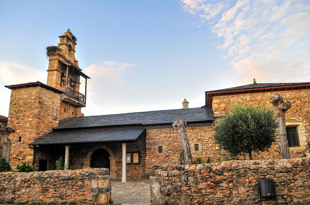 Iglesia de Fuentesnuevas en el Camino de Santiago